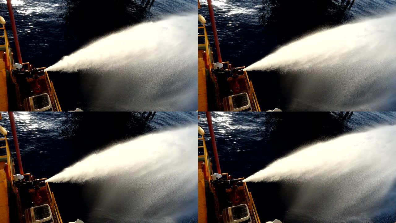 喷雾慢动作，用太阳光溅水，为消防人员在黑色背景上拍摄高速相机240P。