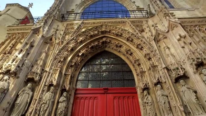法国巴黎的红门圣梅里教堂