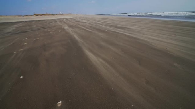 库朱库里海滩的沙尘暴