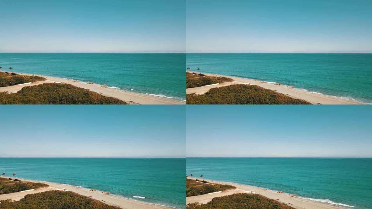 冬季周末在1月2021年中午在佛罗里达州朱庇特的朱庇特入口和朱庇特海滩的蓝绿色海水的鸟瞰图
