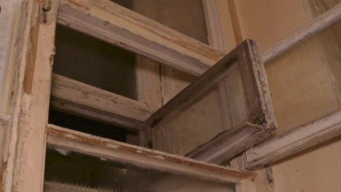老式阁楼窗户修复修复冷凝污垢