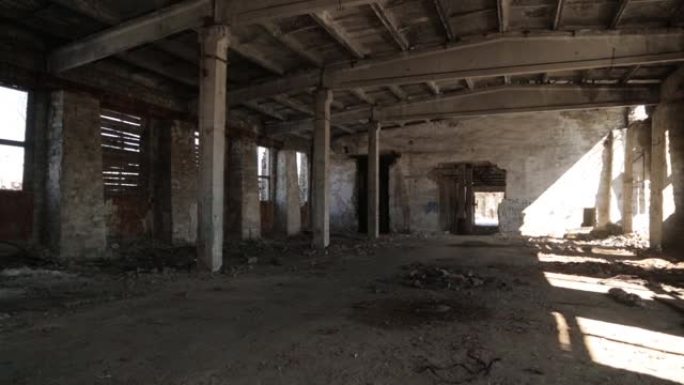 废弃的工厂商店，就像战后一样。破坏了生产。