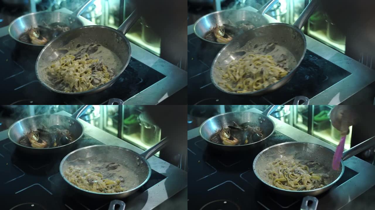 厨师扔掉，将意大利面与海鲜，奶油酱混合在蒸锅中。