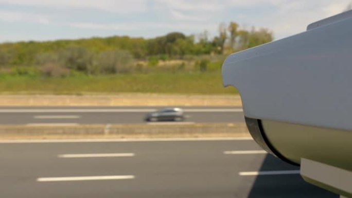 道路和高速公路监控安全摄像机检测到运动
