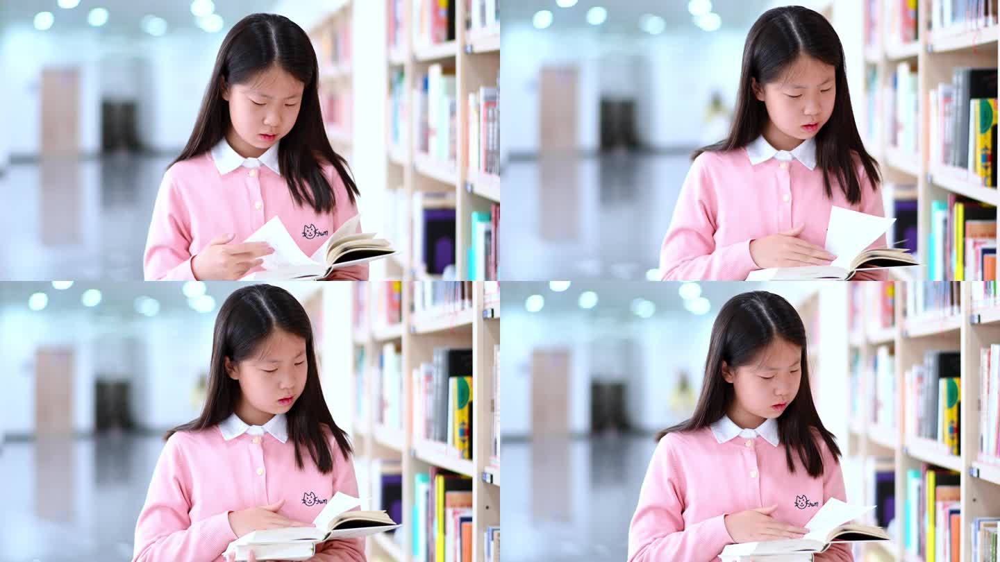 女孩在图书馆借书