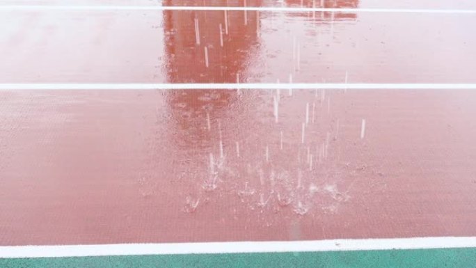 雨天的运动跑道