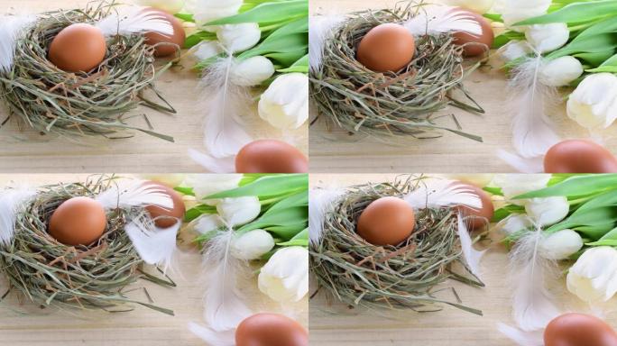复活节彩蛋。复活节快乐装饰: 篮子里有春天郁金香的自然色鸡蛋，木质桌子背景上有白色羽毛。阳光照射下的