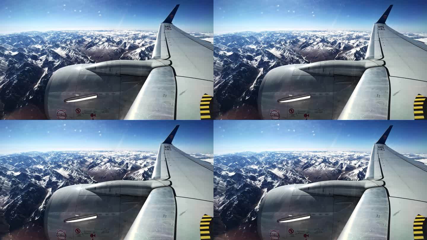飞机窗外雪山
