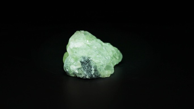 绿色方解石碳酸钙矿物玉石