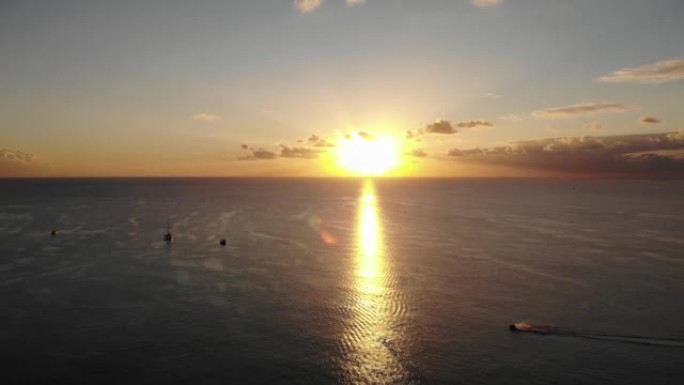 鸟瞰图镜头的海岸线，开曼群岛股票视频开曼群岛，大开曼群岛，加勒比，旅游胜地，酒店