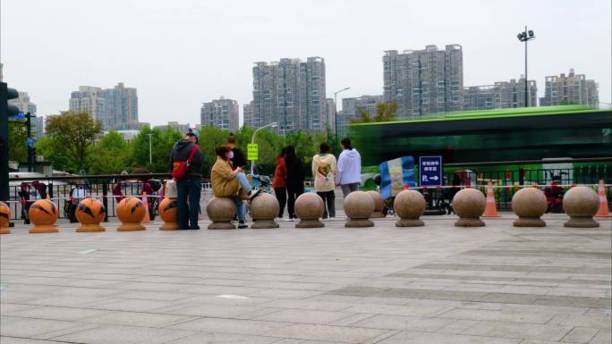 城市马路街道行人人流车流延时摄影4