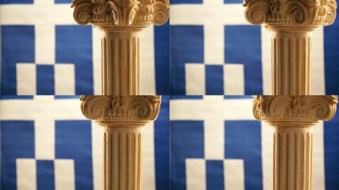 希腊国旗背景上的古柱