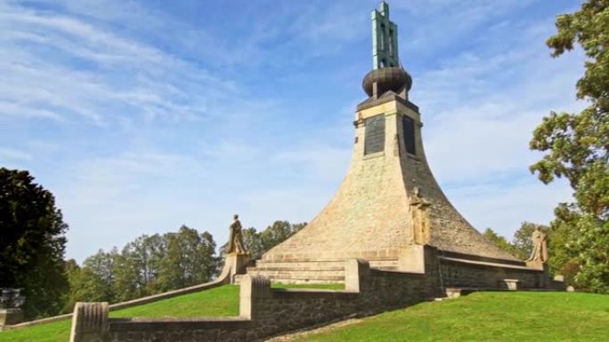 和平纪念碑 (捷克语为Mohyla miru)-为了纪念拿破仑战争期间的斯拉夫科夫 (奥斯特里茨) 