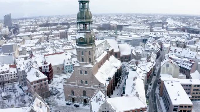 冬季拉脱维亚里加镇美丽的空中全景。