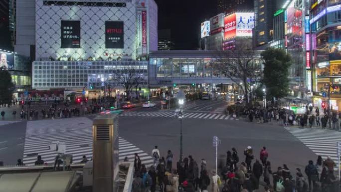 涩谷十字路口，东京，日本-穿越东京涩谷十字路口的人群时光倒流
