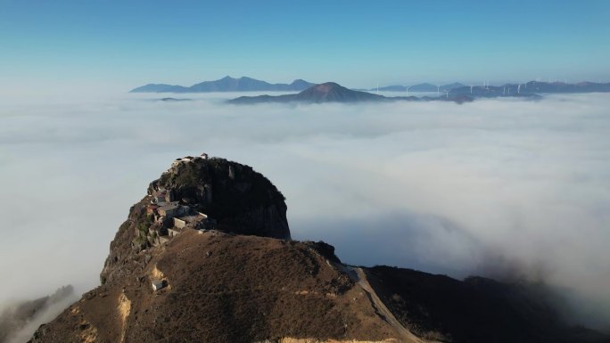 山峰顶云海穿云环绕航拍