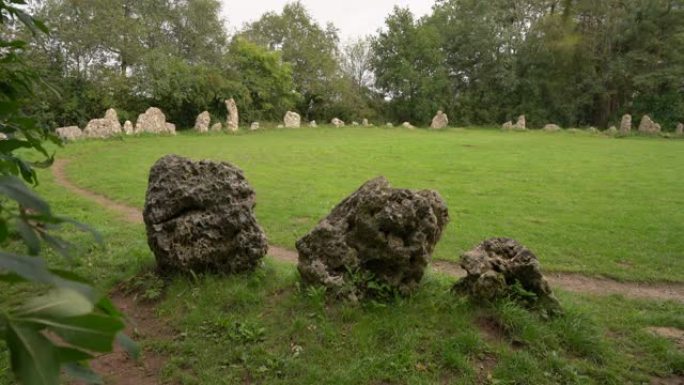 Rollright石头。国王的巨石圈是新石器时代晚期，大约公元前2500年