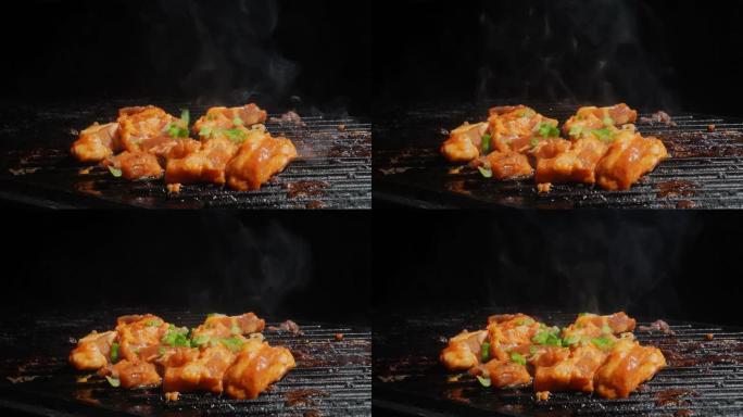 葱洒在猪肚韩式烧烤慢动作