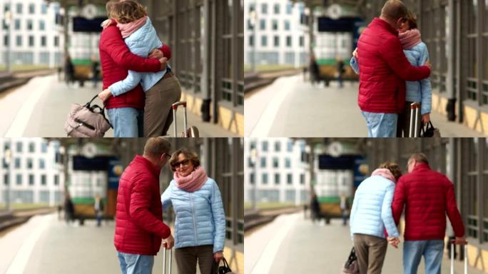 丈夫和妻子在春天漫步穿过城市。看框架，拥抱和大笑。约会成熟夫妇