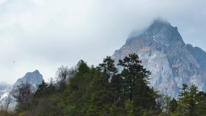 蓝天白云云雾山峰