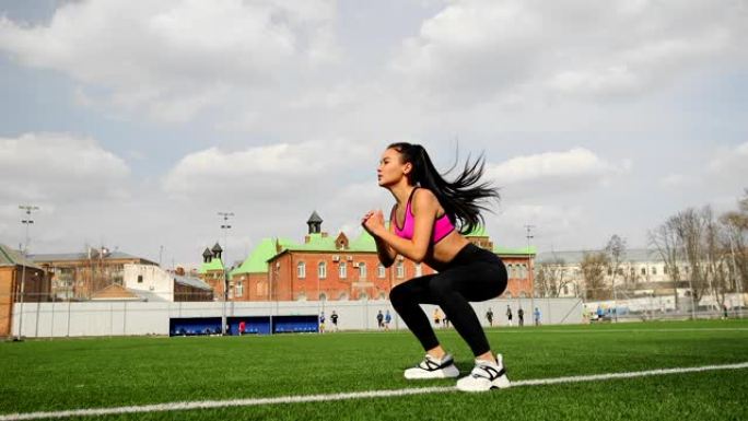 运动的年轻亚洲女子正在体育场上伸展。户外运动锻炼。