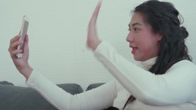 美丽的亚洲女人视频通话与男朋友