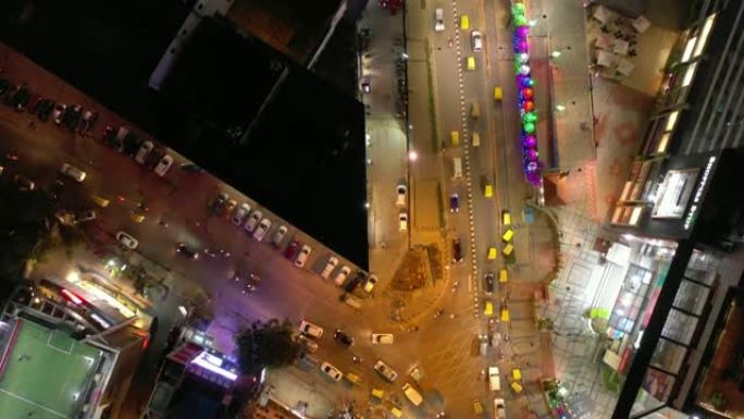 夜间照明班加罗尔市著名购物中心交通街广场空中俯拍全景4k印度