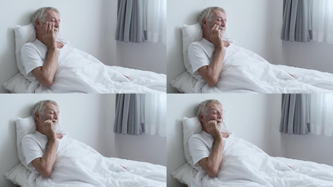 祖父或老人失去了记忆，并试图记住坐在白色房间的床上