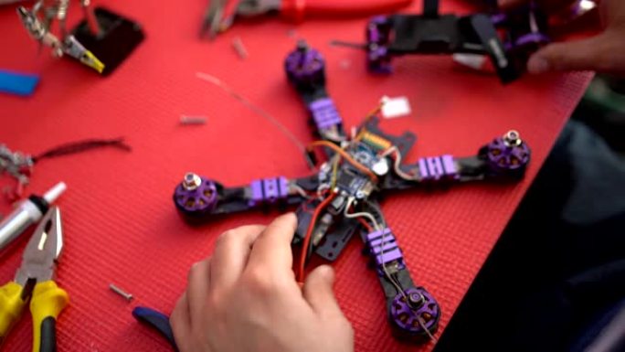 人类正在制造无人机