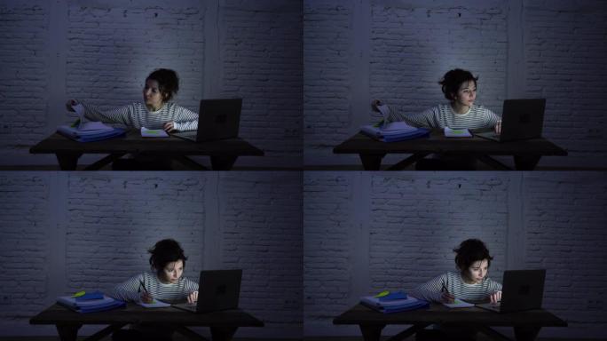 4k超宽电影在快乐休闲美女晚上在笔记本电脑上工作或学习的喜怒无常的光线下。在家工作，电子学习和在线商