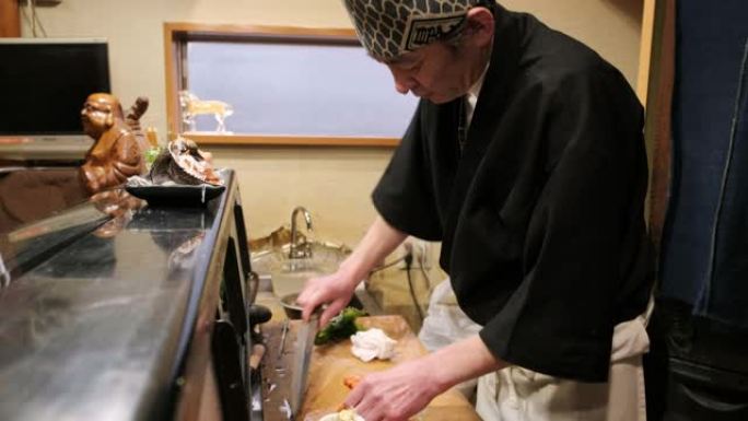 东京小餐厅的寿司厨师