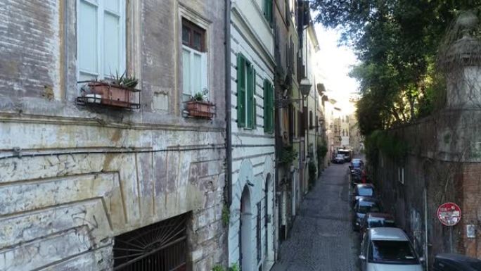 罗马著名的Trastevere区的一条小巷