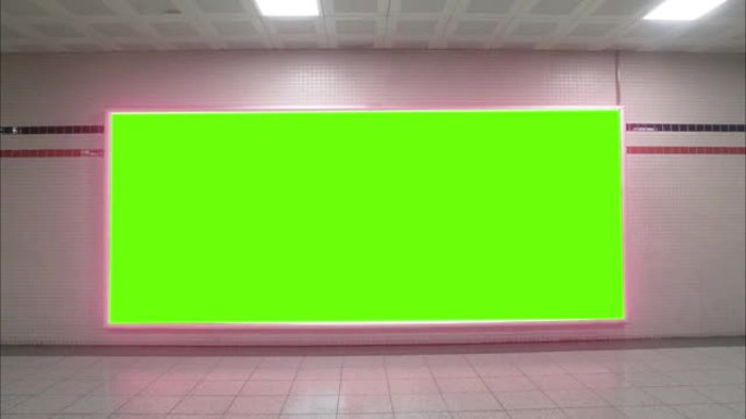 机场墙上的绿色大屏幕广告牌。宽屏色度键模拟地铁广告框架。