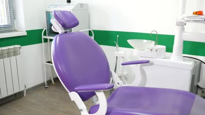 牙科诊所牙医使用的牙科椅和其他配件。