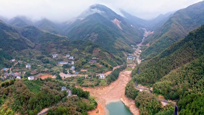 航拍山村风貌 云间小村 村庄 农村 衢州