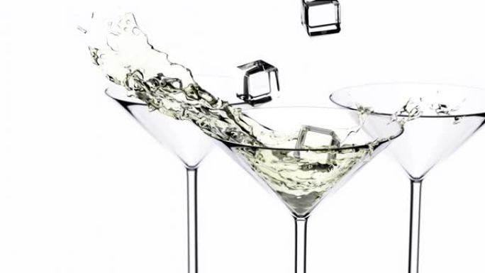 一套三杯鸡尾酒在白色孤立的背景。玻璃马提尼酒杯配香槟色液体酒精饮料、飞溅滴和冰块。空清党高脚杯，3D