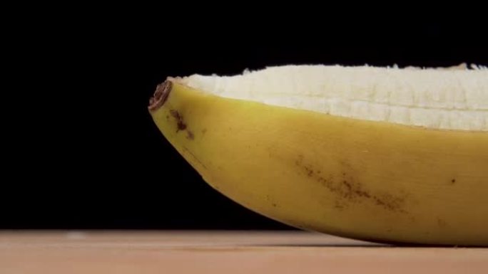 剥成熟的香蕉