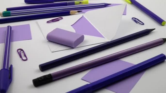 紫罗兰色和淡紫色文具