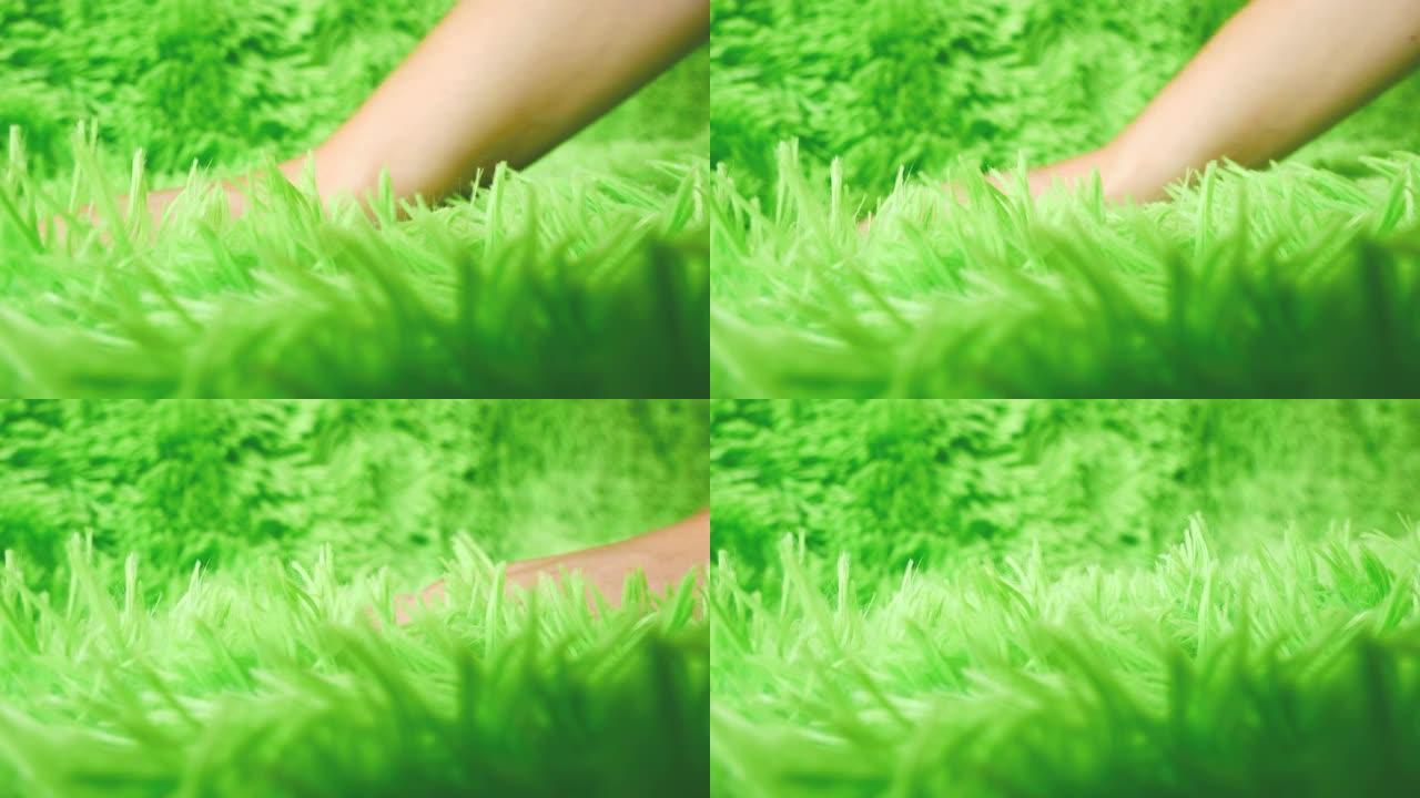 女孩正在愉快地抚摸着蓬松的绿色地毯。惊人的地毯