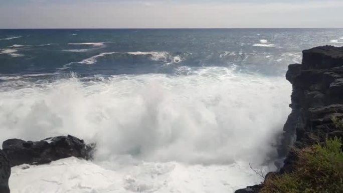 波涛汹涌的大海