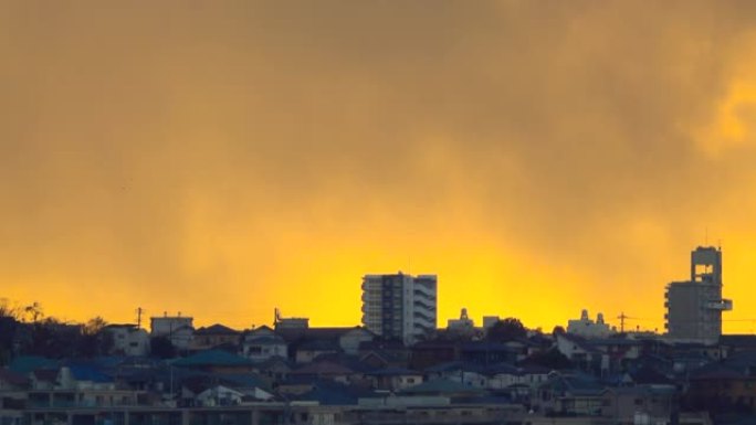 夕阳夜城上空的天空