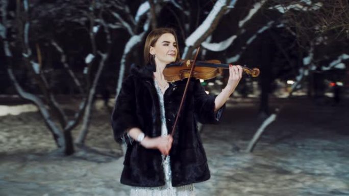 在冬季演奏小提琴乐器