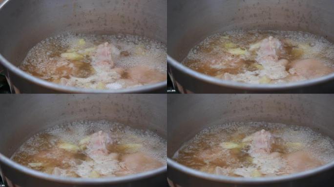 一步一步地用柠檬草、高良姜、青柠叶、新鲜辣椒、酸橙、椰奶烹饪汤姆·卡盖汤。正宗的泰式食物。特写。4k