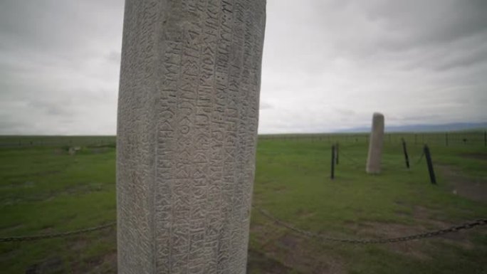 Tonyukuk石碑遗址的历史符文字母碑文