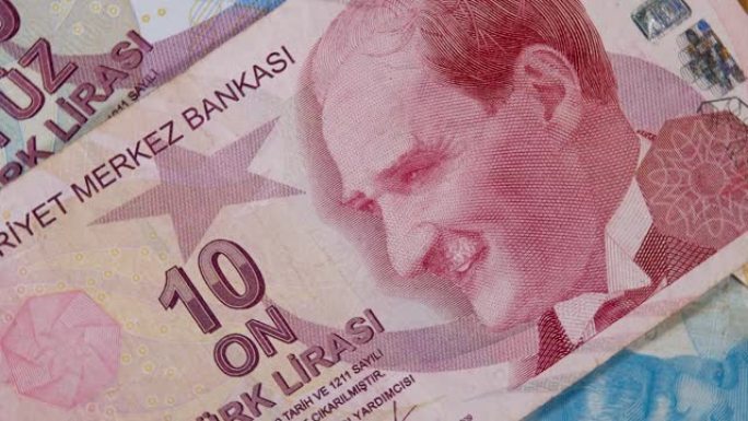 第一任总统穆斯塔法·凯末尔·阿塔图尔克在红色10土耳其里拉TRY钞票上的字母组合