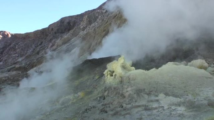 新西兰白岛山区火山的间歇泉。