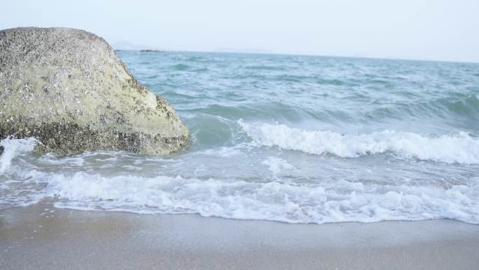 海边海浪翻滚素材