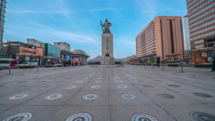 韩国首尔光化门广场有海军上将雕像