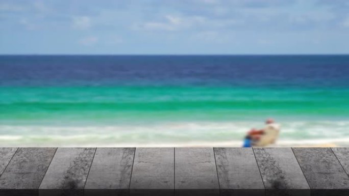 户外木制桌面纹理透视模糊海滩海洋背景。