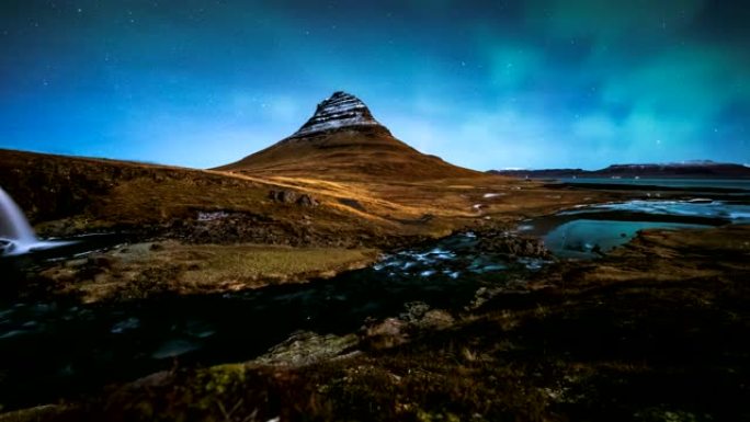 冰岛Kirkjufell山上北极光 (北极光) 的4k延时